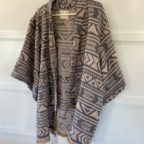 Begonville Cotton Shrug - Picture 10 of 11